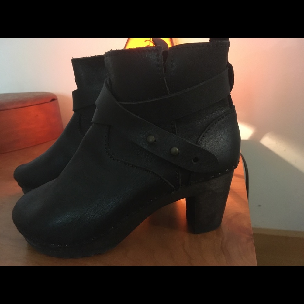 Like New Bryr Clog boot